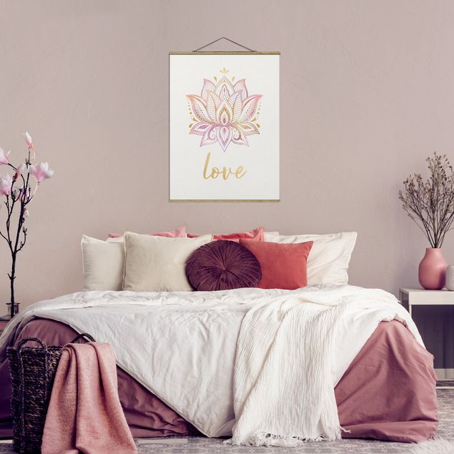 Stoffbild mit Posterleisten - Lotus Illustration Love gold rosa - Hochformat 3:4