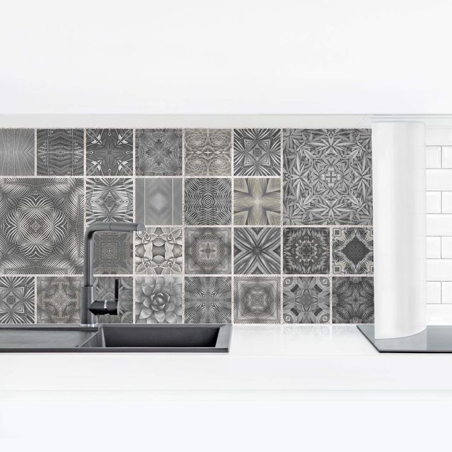 Küchenrückwand selbstklebend Graue Dschungelfliesen mit Silberschimmer