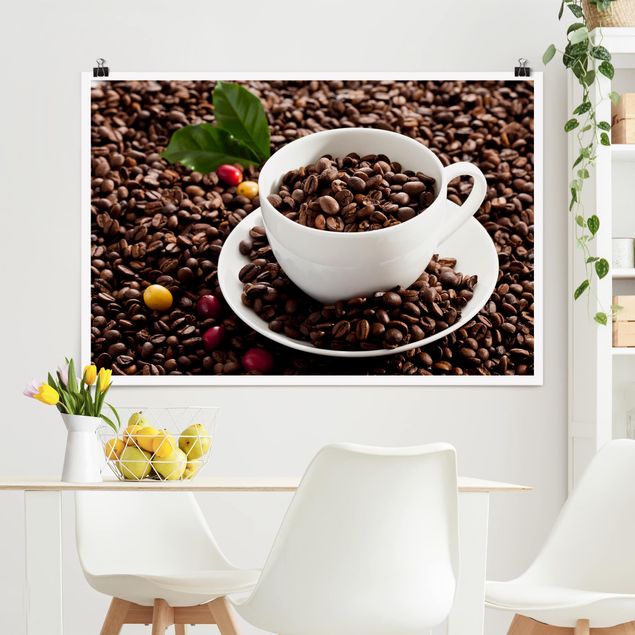 XXL Poster Kaffeetasse mit gerösteten Kaffeebohnen