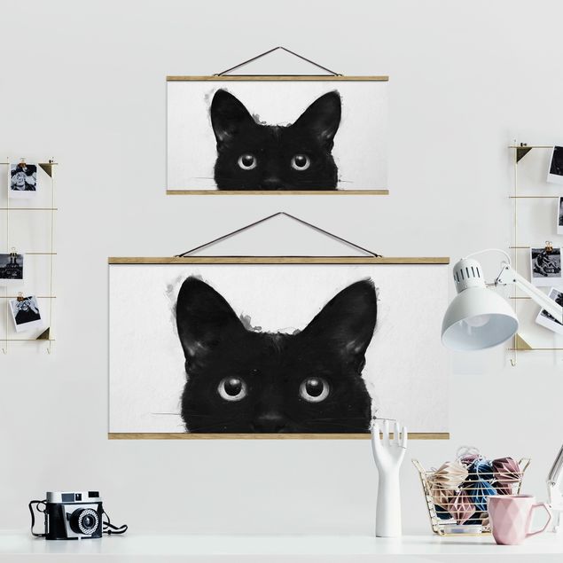 Stoffbild mit Posterleisten - Laura Graves - Illustration Schwarze Katze auf Weiß Malerei - Querformat 2:1