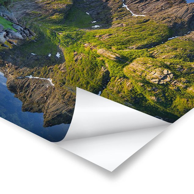 Poster - Berglandschaft mit Wasserspiegelung in Norwegen - Quadrat 1:1