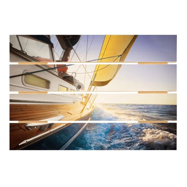 Holzbild - Segelboot auf blauem Meer bei Sonnenschein - Querformat 2:3