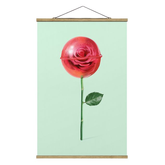 Stoffbild mit Posterleisten - Jonas Loose - Rose mit Lollipop - Hochformat 2:3