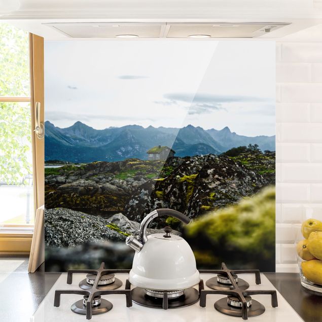 Spritzschutz Berge Einsame Hütte in Norwegen