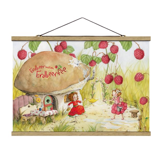 Stoffbild mit Posterleisten - Erdbeerinchen Erdbeerfee - Unter dem Himbeerstrauch - Querformat 3:2
