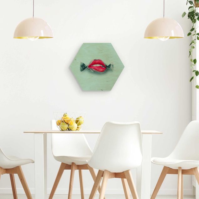 Hexagon Bild Holz - Jonas Loose - Bonbon mit Lippen