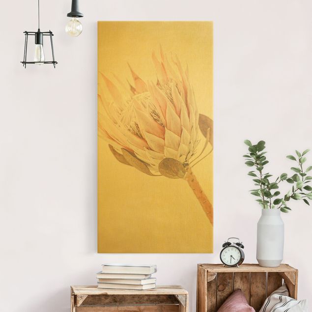 Leinwandbild Gold - Protea Königin der Blüten - Hochformat 1:2