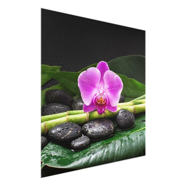 Glasbild - Grüner Bambus mit Orchideenblüte - Quadrat 1:1