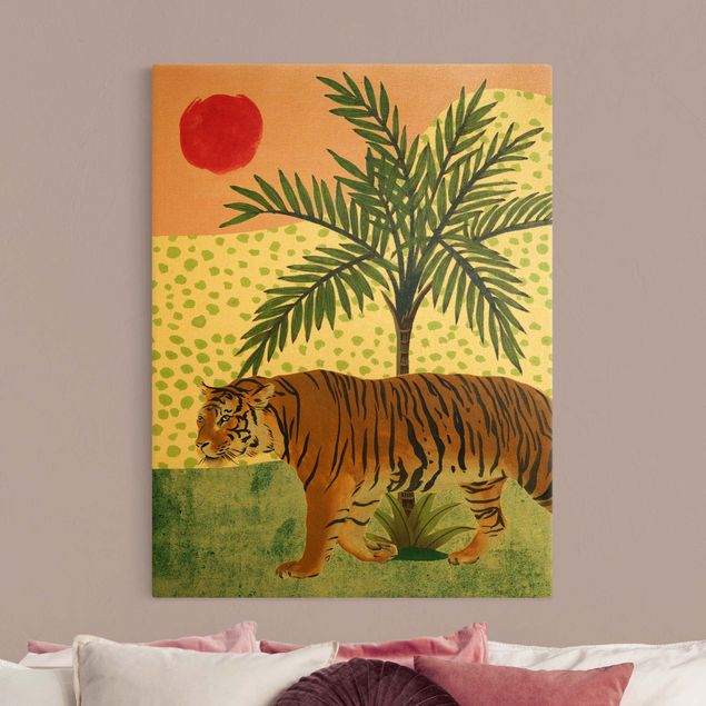 Leinwandbild Gold - Spazierender Tiger im Morgenrot - Hochformat 3:4