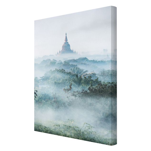 Leinwandbild - Morgennebel über dem Dschungel von Bagan - Hochformat 2:3