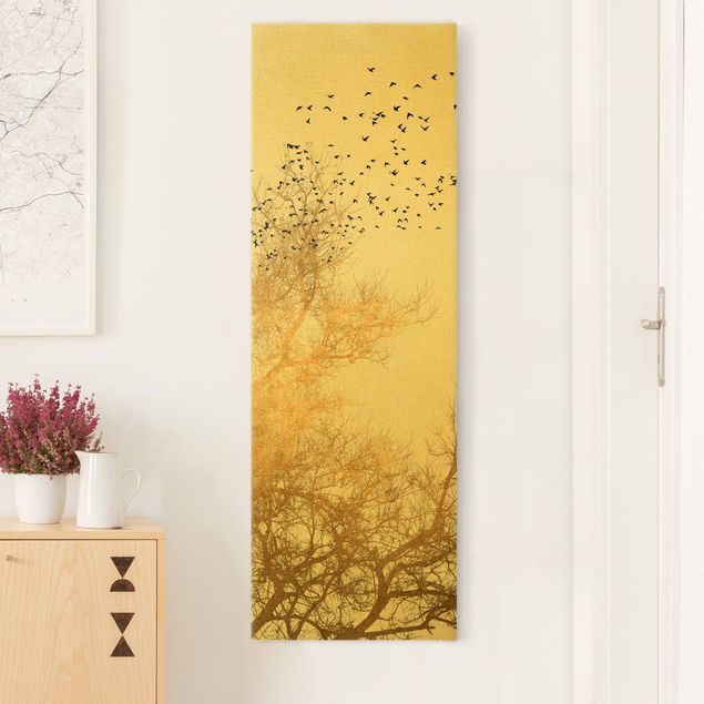Leinwandbilder Gold Vogelschwarm vor goldenem Baum