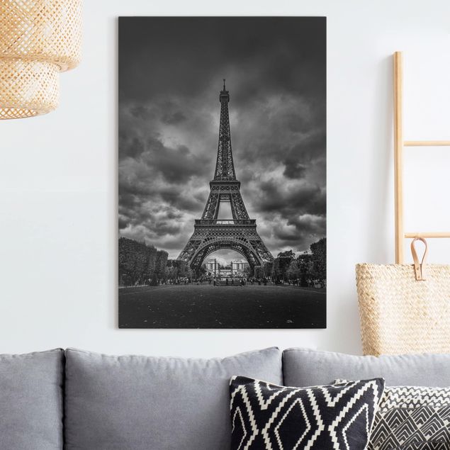 Leinwand Paris Eiffelturm vor Wolken schwarz-weiß