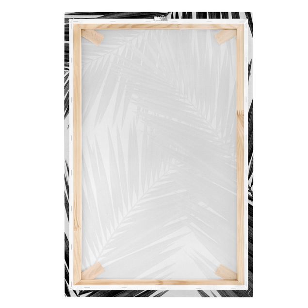 Leinwandbild - Blick durch Palmenblätter schwarz weiß - Hochformat 2:3