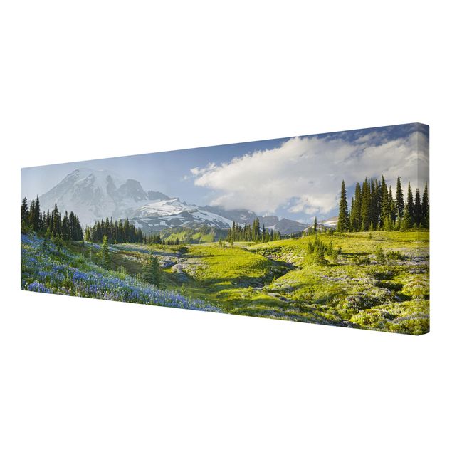 Leinwandbilder kaufen Bergwiese mit blauen Blumen vor Mt. Rainier