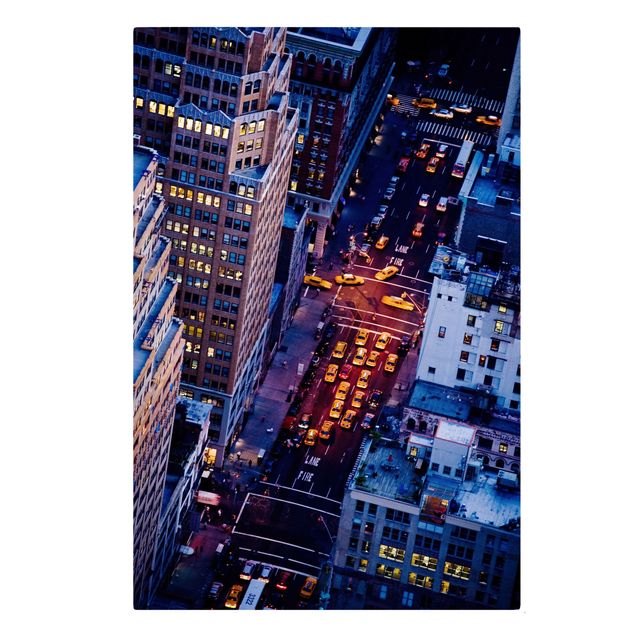 Leinwandbild - Manhattans Taxilichter - Hoch 2:3