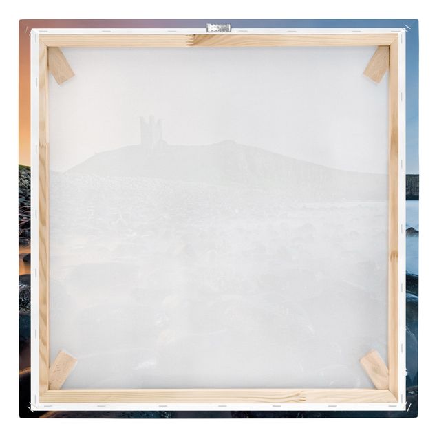 Leinwandbild - Sonnenaufgang mit Nebel bei Dunstanburgh Castle - Quadrat 1:1