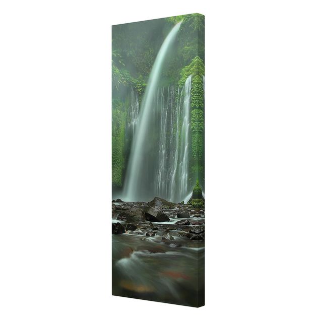 Leinwandbild - Tropischer Wasserfall - Panoramabild Hoch
