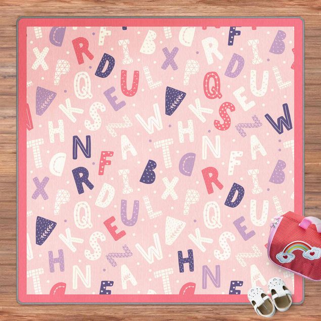 Teppich rosa Alphabet mit Herzen und Punkten in Rosa mit Rahmen