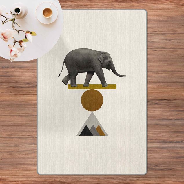grosser Teppich Balancekunst Elefant