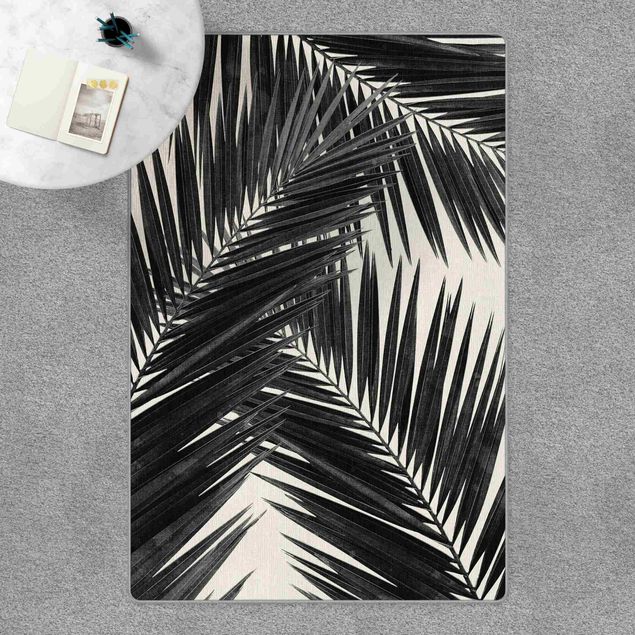 Teppich schwarz-weiß Blick durch Palmenblätter schwarz weiß