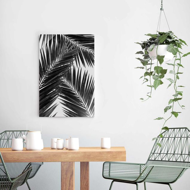 Glasbild - Blick durch Palmenblätter schwarz weiß - Hochformat