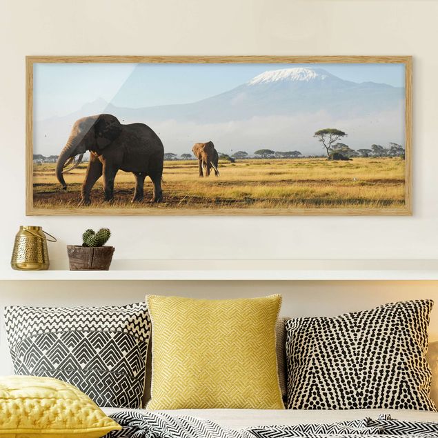 Moderne Bilder mit Rahmen Elefanten vor dem Kilimanjaro in Kenya