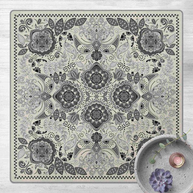 Mandala Teppich Detailliertes Boho Muster in Grau