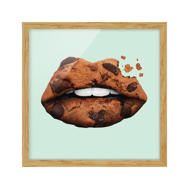 gerahmte Bilder Lippen mit Keks