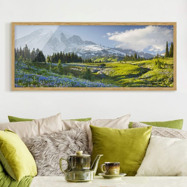 Moderne Bilder mit Rahmen Bergwiese mit blauen Blumen vor Mt. Rainier