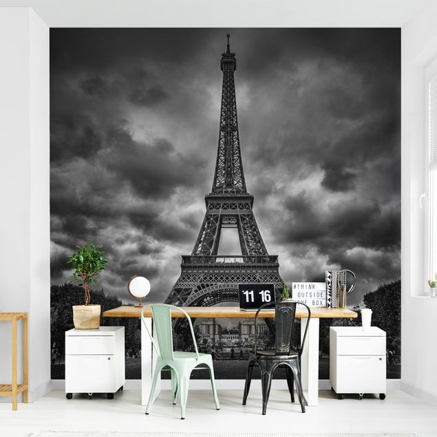 Fototapete Paris Eiffelturm vor Wolken schwarz-weiß
