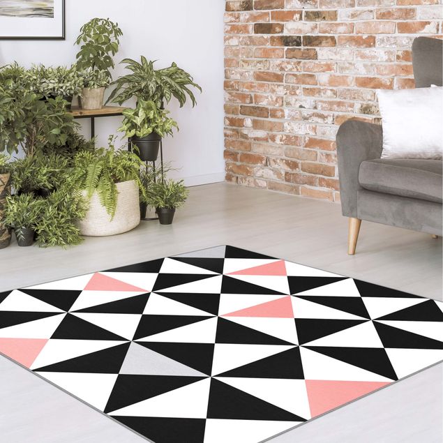 Moderner Teppich Geometrisches Muster große Dreiecke Farbakzent Altrosa
