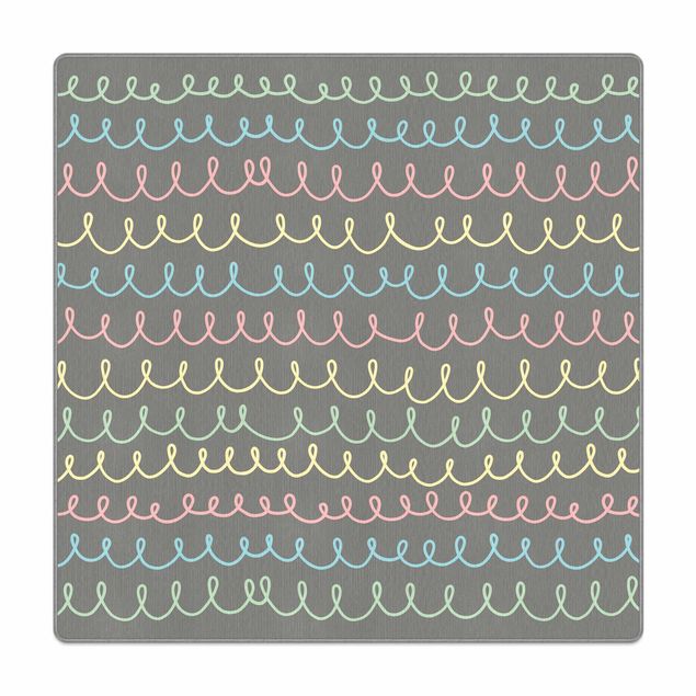 Teppich - Gezeichnete Pastellfarbene Kringellinien auf Grau
