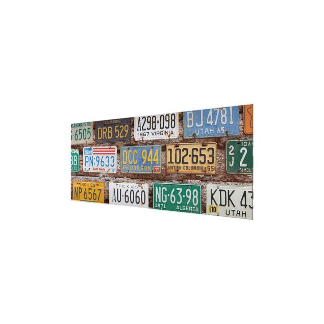 Glasbild - Amerikanische Nummernschilder auf Holz - Panorama Quer