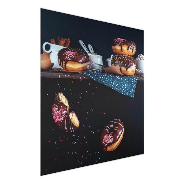 Glasbild - Donuts vom Küchenregal - Quadrat 1:1