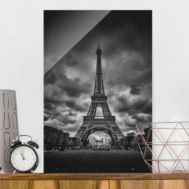 Glas Wandbilder XXL Eiffelturm vor Wolken schwarz-weiß