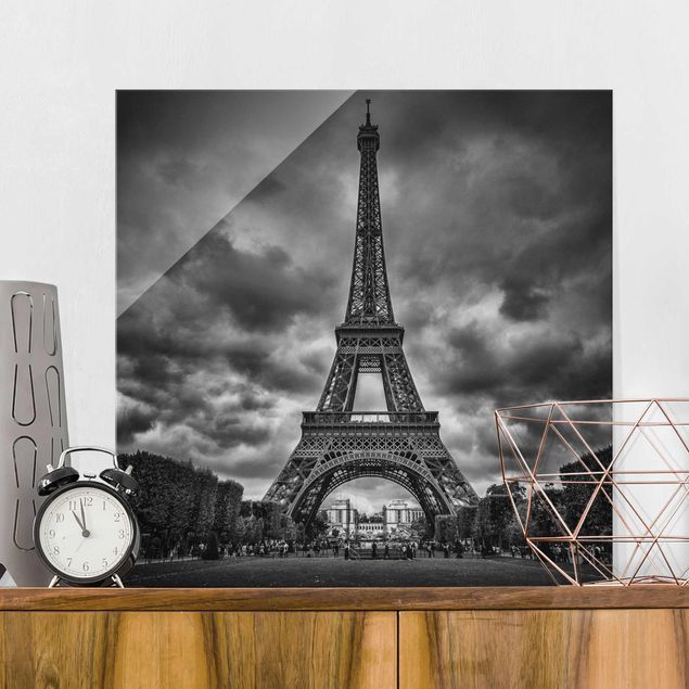 Glasbilder XXL Eiffelturm vor Wolken schwarz-weiß