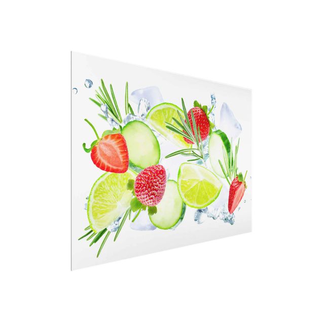 Glasbild - Erdbeeren Limetten Eiswürfel Splash - Querformat 4:3