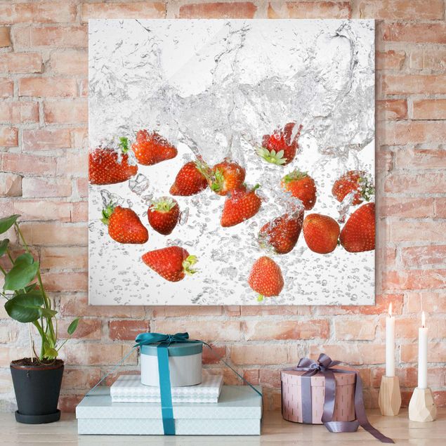 Glas Wandbilder XXL Frische Erdbeeren im Wasser