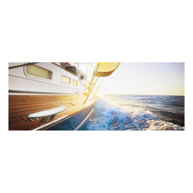 Bilder auf Glas Segelboot auf blauem Meer bei Sonnenschein