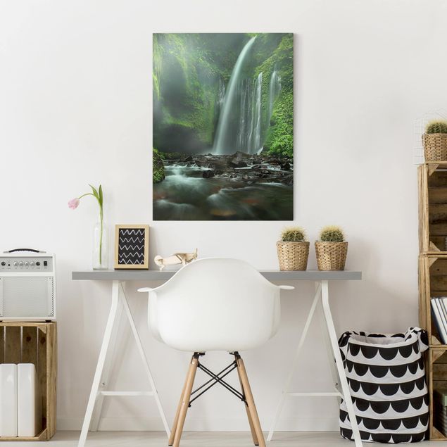 schöne Bilder Tropischer Wasserfall