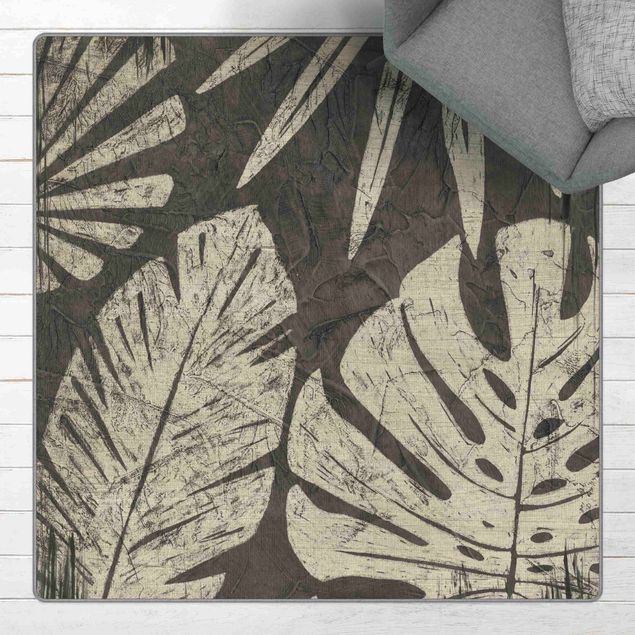 Teppich Blumen Palmenblätter vor Dunkelgrau