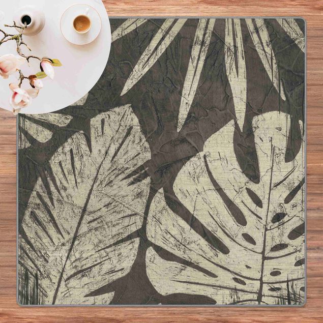 Teppich grau Palmenblätter vor Dunkelgrau