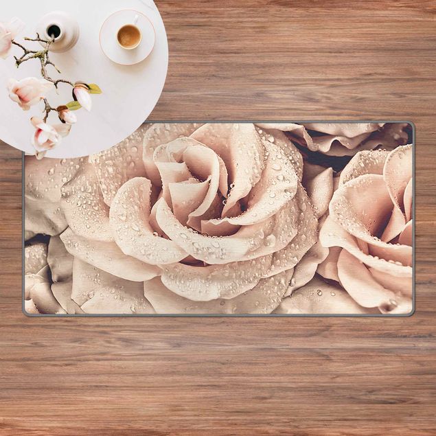 Teppich beige Rosen Sepia mit Wassertropfen