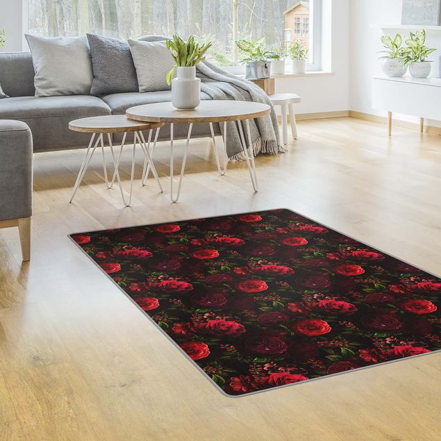 Moderne Teppiche Rote Rosen vor Schwarz