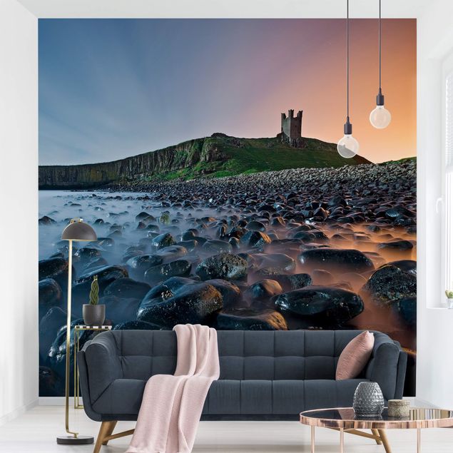 Design Tapeten Sonnenaufgang mit Nebel bei Dunstanburgh Castle