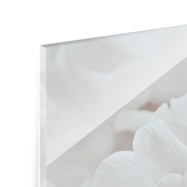 Glasbild - Weiße Blüte im Blütenmeer - Hochformat
