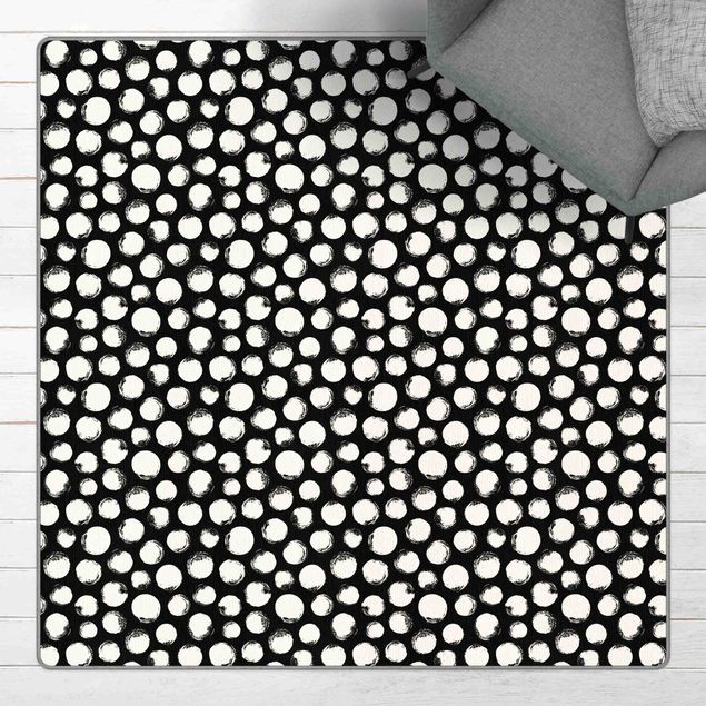 Teppich schwarz-weiß Weiße Tusche Polkadots auf Schwarz