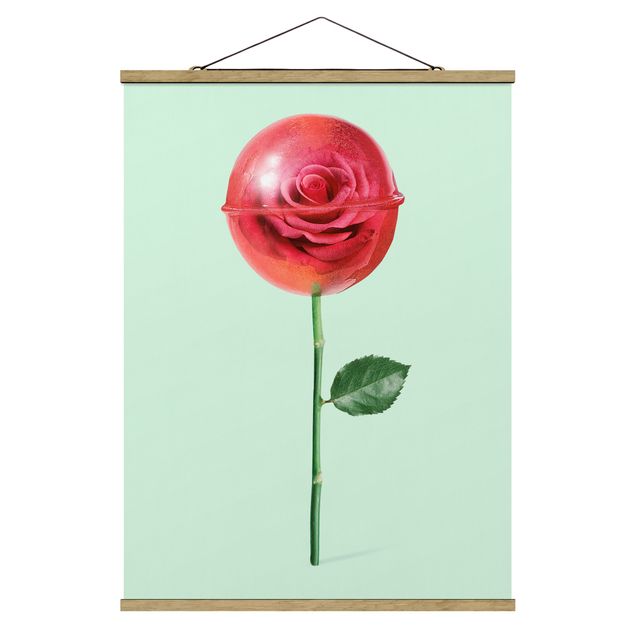 Stoffbild mit Posterleisten - Jonas Loose - Rose mit Lollipop - Hochformat 3:4
