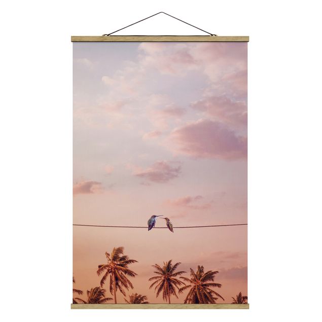 Stoffbild mit Posterleisten - Jonas Loose - Sonnenuntergang mit Kolibris - Hochformat 2:3