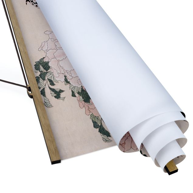 Stoffbild mit Posterleisten - Katsushika Hokusai - Rosa Pfingstrosen mit Schmetterling - Querformat 3:2